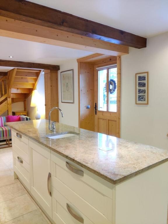 Spacious Ski Chalet In Traditional French Village, Sleeps 8, Four Star With Fibre Broadband Abondance Bagian luar foto