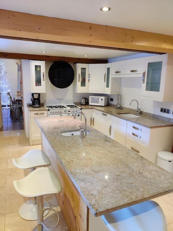 Spacious Ski Chalet In Traditional French Village, Sleeps 8, Four Star With Fibre Broadband Abondance Bagian luar foto